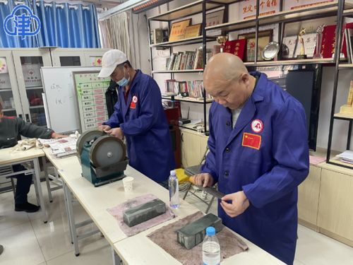 黨旗紅 引領(lǐng) 志愿紅 社區(qū)便民服務(wù)日拉近黨群 心 距離